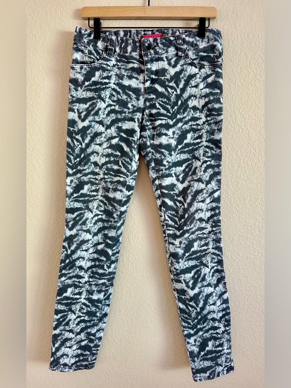 Alice + Olivia Animal Print Jeans Mid Low Rise Black & White Cotton Spandex Sz 4